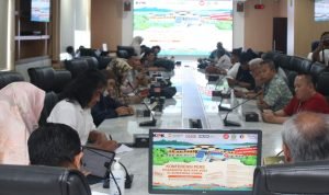 Inspektur Daerah Provinsi Sumut Lasro Marbun melaksanakan konferensi pers tentang Roadshow Bus Komisi Pemberantasan Korupsi (KPK) 2023 di Sumut, di Ruang Rapat Kantor Gubernur Jalan Diponegoro Nomor 30 Medan. (Dok)