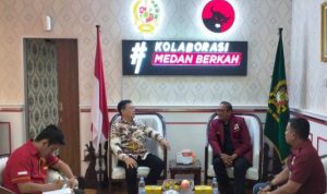 Ketua DPRD Kota Medan, Hasyim SE saat menerima audensi pengurus DPW & DPC Pemuda Peduli Nias Kota Medan, kemaren.(Dok)