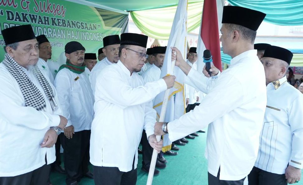 Ketua Ikatan Persaudaraan Haji Indonesia (IPHI) Provinsi Sumatera Utara (Provsu) Musa Rajekshah melantik Pengurus IPHI Kabupaten Asahan Masa Bakti 2023-2028, di Pondok Pesantren Yayasan Pendidikam Qur'an (YPQ) Kisaran, Jalan Jahe Kelurahan Sentang, Kecamatan Kota Kisaran Timur.(Dok)