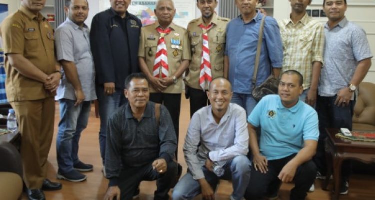 PWI Pemkab Asahan diabadikan bersama usai audensi dengan Bupati Asahan. (Dok)