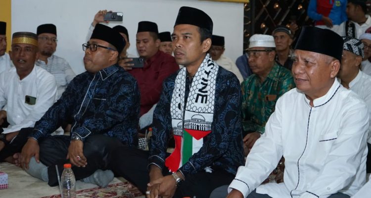 Tabligh Akbar Abdul Somad di Mesjid Agung Ahmad Bakrie Kisaran dihadiri Bupati Asahan H Surya Bsc, Wakil Bupati Asahan Taufik Zainal Abidin, Forkopimda Pemkab Asahan, OPD, Ketua dan Wakil Ketua PKK Asahan, Persit 0208 Asahan, Ketua Jalasinastri DanLanal Tanjung Balai Asahan, Ketua Dharmawanita Kabupaten Asahan, Tokoh Masyarakat, Tokoh Agama. (Dok)