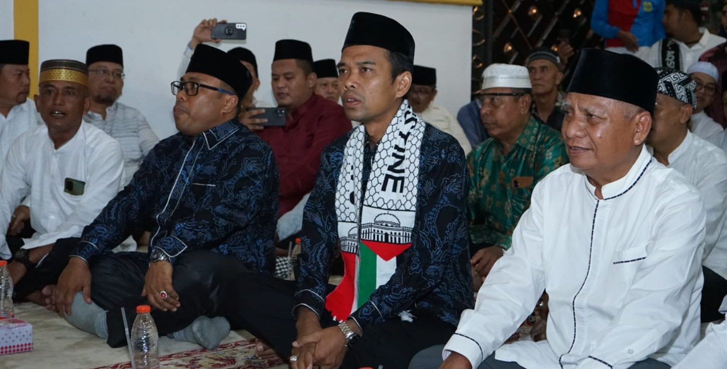 Tabligh Akbar Abdul Somad di Mesjid Agung Ahmad Bakrie Kisaran dihadiri Bupati Asahan H Surya Bsc, Wakil Bupati Asahan Taufik Zainal Abidin, Forkopimda Pemkab Asahan, OPD, Ketua dan Wakil Ketua PKK Asahan, Persit 0208 Asahan, Ketua Jalasinastri DanLanal Tanjung Balai Asahan, Ketua Dharmawanita Kabupaten Asahan, Tokoh Masyarakat, Tokoh Agama. (Dok)