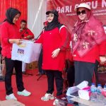 Bupati Bengkalis Kasmarni cabut undian berhadiah usai jalan sehat sempena memperingati HUT PGRI ke-78 dan HGN Tahun.(dok)