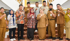 Bupati Bengkalis Kasmarni menyambut kunjungan Kepala Perwakilan Badan Kependudukan dan Keluarga Berencana Nasional (BKKBN) Provinsi Riau, Mardalena Wati Yulia, di Wisma Sri Mahkota Bengkalis. (Dok)