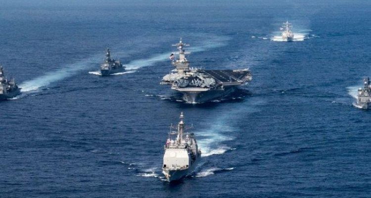 Kapal-kapal perang China dan Amerika Serikat berada di Laut China Selatan pada hari Kamis (4/1), melakukan latihan tandingan di perairan sengketa tersebut.