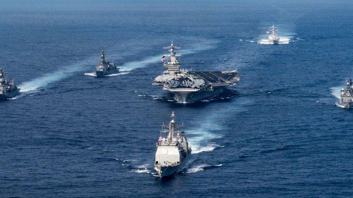 Kapal-kapal perang China dan Amerika Serikat berada di Laut China Selatan pada hari Kamis (4/1), melakukan latihan tandingan di perairan sengketa tersebut.