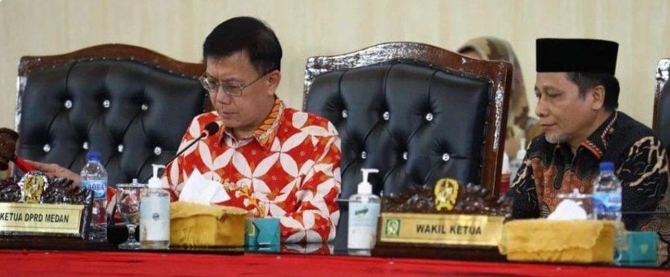 Ketua DPRD Medan Hasyim SE saat memimpin sidang pertama tahun 2024 di ruang rapat utama paripurna.