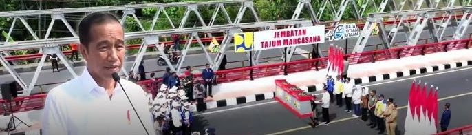 Presiden Joko Widodo saat meresmikan tiga jembatan di Banyumas