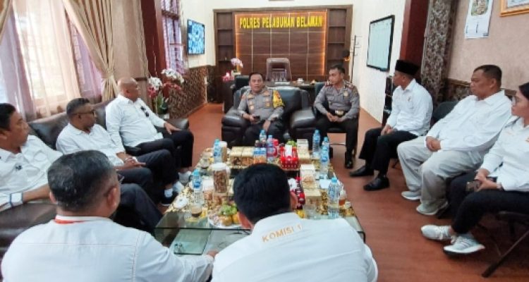 Komisi I DPRD Medan lakukan kunjungan kerja ke Polres Pelabuhan Belawan terkait peran Kepolisian dalam menjaga kondusifitas menjelang Pemilu 2024, Selasa (9/1/2024).