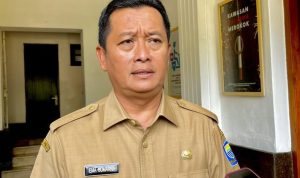 Sekda Kota Bandung Ema Sumarna selesai menjalani pemeriksaan di KPK.