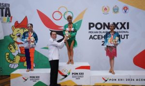 Pj Gubsu Beri Hadiah pada Salah Seorang Pemenang Dancesport, Atlet Sumut Makin Semangat