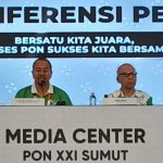 Ketua Harian PB PON XXI Wilayah Sumut, Baharuddin Siagian (dua dari kiri) dalam konferensi pers di Media Center Utama Hotel Santika Dyandra, Medan, Kamis, 12 September 2024.