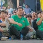 Bobby Nasution & Ribuan Warga Duduk Lesehan di Jalan Imam Bonjol Nobar Timnas Indonesia vs Australia.