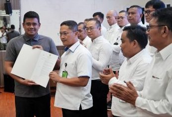 Wali Kota Medan Lantik Pengurus Lembaga Kerjasama Tripartit dan Dewan Pengupahan Kota Medan Periode 2024-2027.