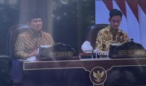 Presiden Prabowo Subianto menggelar sidang kabinet perdana di Istana, Jakarta Pusat, hari ini. Baca artikel detiknews, "Sidang Kabinet Perdana, Prabowo Minta Menteri Cepat Atur Administrasi-Tim" selengkapnya https://news.detik.com/berita/d-7602691/sidang-kabinet-perdana-prabowo-minta-menteri-cepat-atur-administrasi-tim. Presiden Prabowo Subianto menggelar sidang kabinet perdana di Istana, Jakarta Pusat, hari ini.(Dok)