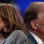 Calon Presiden (Capres) Partai Demokrat Kamala Harris bersaing ketat dengan Donald Trump, capres dari Partai Republik.