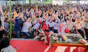 Kasmarni saat melaksanakan kampanye dialogis di Desa Kesumbo Ampai dan Desa Petani Kecamatan Bathin Solapan, calon Bupati Bengkalis Nomor Urut 1. (dok)