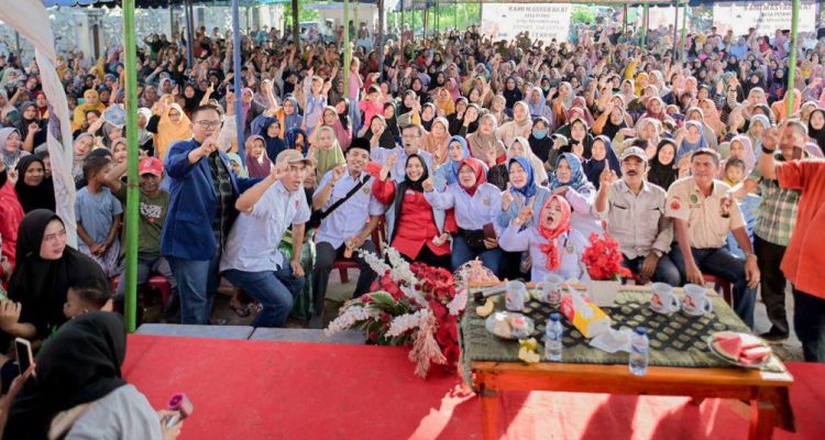 Kasmarni saat melaksanakan kampanye dialogis di Desa Kesumbo Ampai dan Desa Petani Kecamatan Bathin Solapan, calon Bupati Bengkalis Nomor Urut 1. (dok)