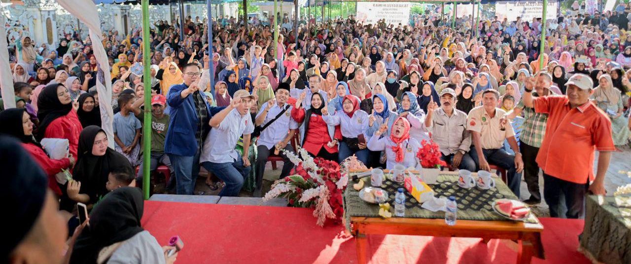 Kasmarni saat melaksanakan kampanye dialogis di Desa Kesumbo Ampai dan Desa Petani Kecamatan Bathin Solapan, calon Bupati Bengkalis Nomor Urut 1. (dok)