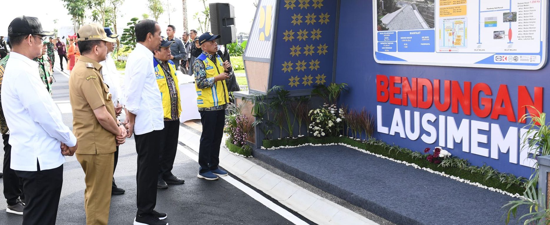 Pj Gubsu mendampingi Presiden RI Joko Widodo meresmikan Bendungan Lau Simeme, Kecamatan Sibiru-biru, Kabupaten Deliserdang, Rabu (16/10/2024).