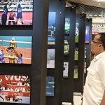 Pelaksana tugas (Plt) Wali Kota Medan H Aulia Rachman mengunjungi pameran foto ajang Pekan Olahraga Nasional (PON) XXI Sumatera Utara yang digelar di Rivavark, Atrium Deli Park Medan, Jumat (18/10) malam.(Dok)