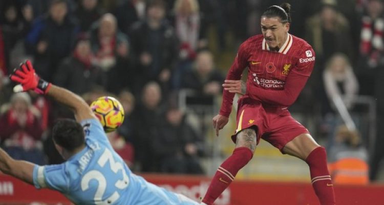 2 Gol Serangan Balik yang di Luar Perkiraan Liverpool.(foto: dtk)