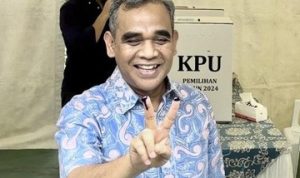 Ketua MPR Ahmad Muzani Pose 2 Jari