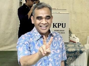 Ketua MPR Ahmad Muzani Pose 2 Jari